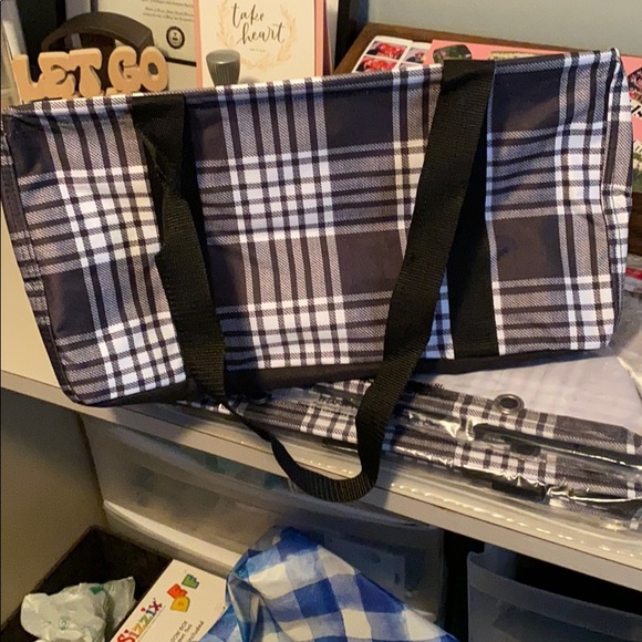 thirty-one Handbags - Thirty-one medium utility tote